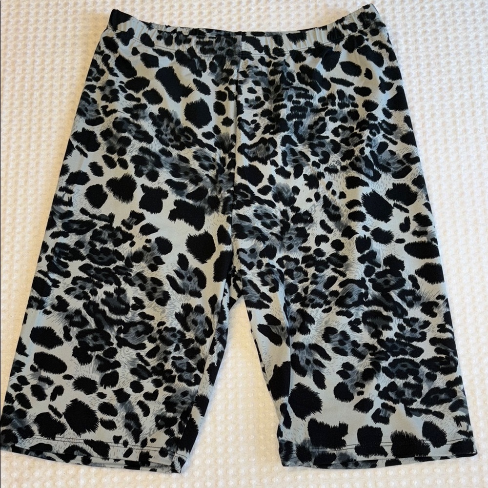 NEW! Leopard Print Women’s Bike Shorts Size LARGE Gray Black